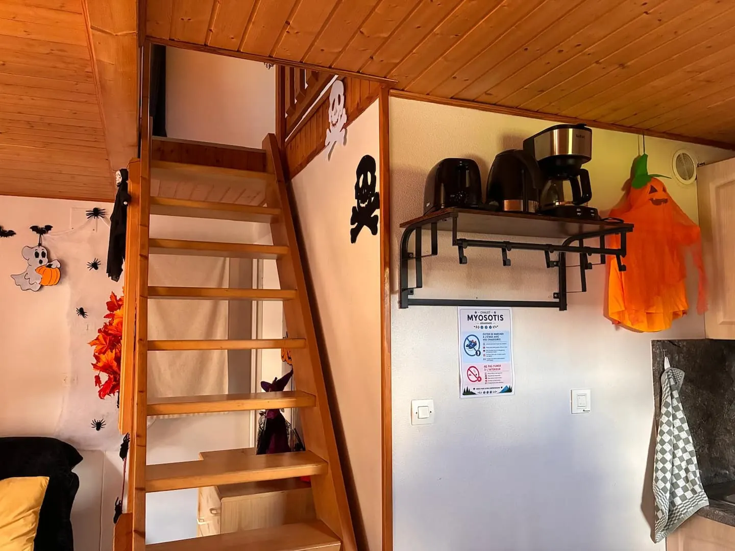La citrouille au pied de l'escalier